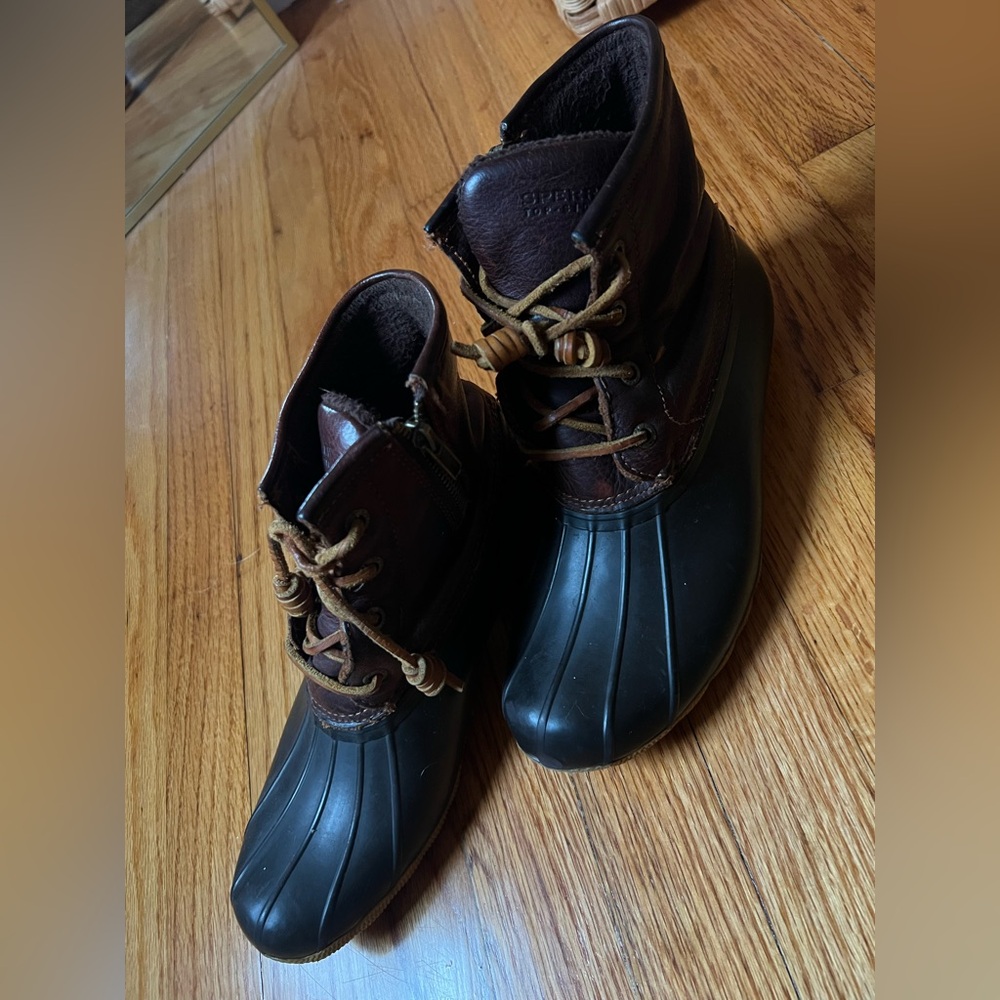 Sperry “Saltwater Duck Boot” - size 8 women’s